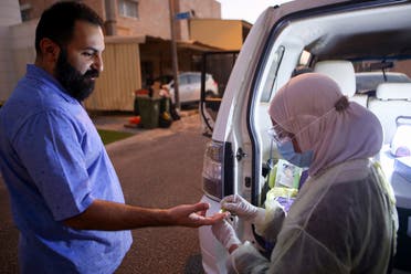 وزارة الصحة الكويتية تجري اختبارات عشوائية لسكان العاصمة لكشف الإصابات بكورونا