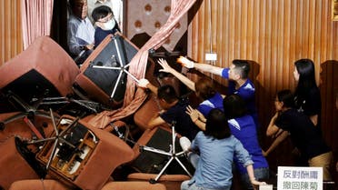 حزب تايواني معارض يحتل البرلمان 