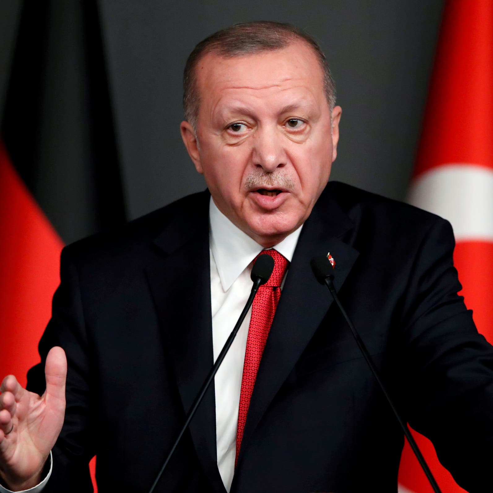 أردوغان يغض البصر عن الموالين ويوقف إعلام المعارضة