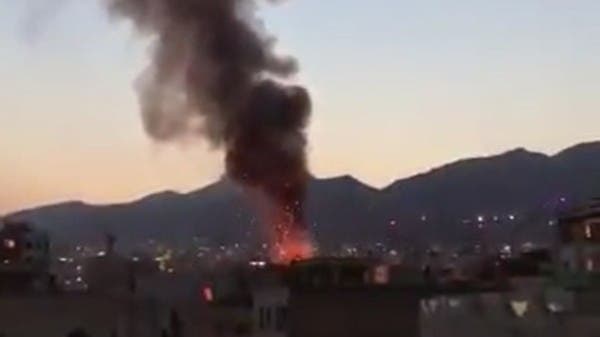شاهد عالقين خلف النوافذ والنار تلتهم مركزا طبيا بطهران
