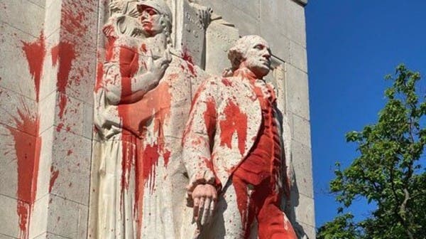 ترمب يتوعد: السجن 10 سنوات لمخربي جورج واشنطن