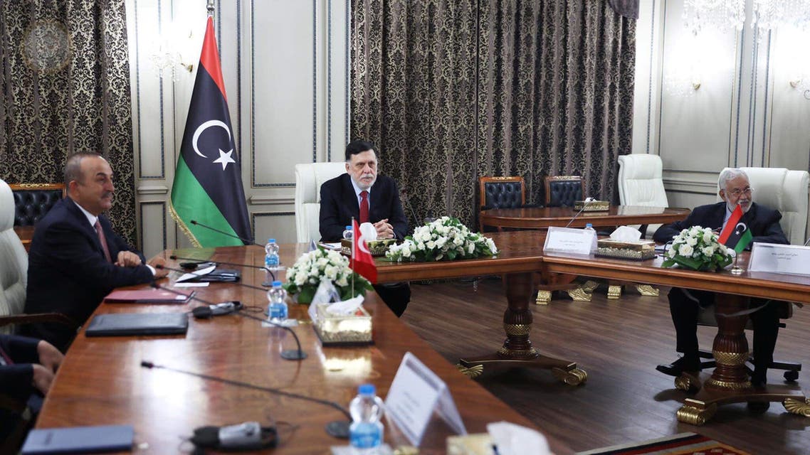رئيس حكومة الوفاق فايز السراج خلال لقائه الوفد التركي في طرابلس (أرشيفية- رويترز)