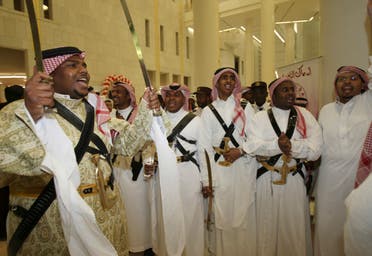 People sing celebration songs during a mass wedding ceremony in Riyadh, Saudi Arabia, June 24, 2008. (File photo: Reuters)