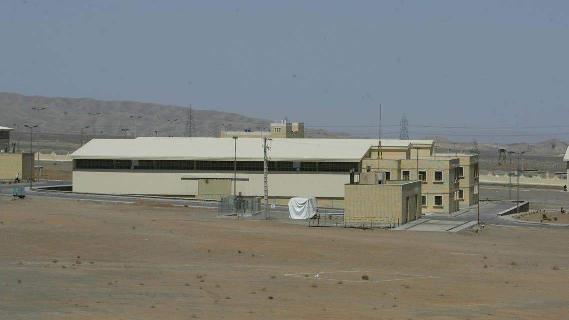 A general view shows the Iranian nuclear power plant of Natanz, 270 kms south of Tehran, 30 March 2005. Iran gave reporters, accompanying President Mohammad Khatami, today a rare glimpse of the heavily-defended centerpiece of its controversial nuclear programme, sending another clear message that it was eager to resume enriching uranium. Reporters were briefly shown around the interior of the facility with explanations stating that it was also earthquake-proof. AFP PHOTO/HENGHAMEH FAHIMI