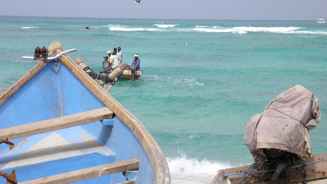 Socotri fishermen head out to sea from the port of Qalensiya, the second biggest town on Yemen's island of Socotra February 1, 2008. To match feature YEMEN-SOCOTRA REUTERS/ Alistair Lyon (YEMEN)