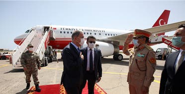 وزير الدفاع التركي خلوصي أكار لدى وصوله طرابلس