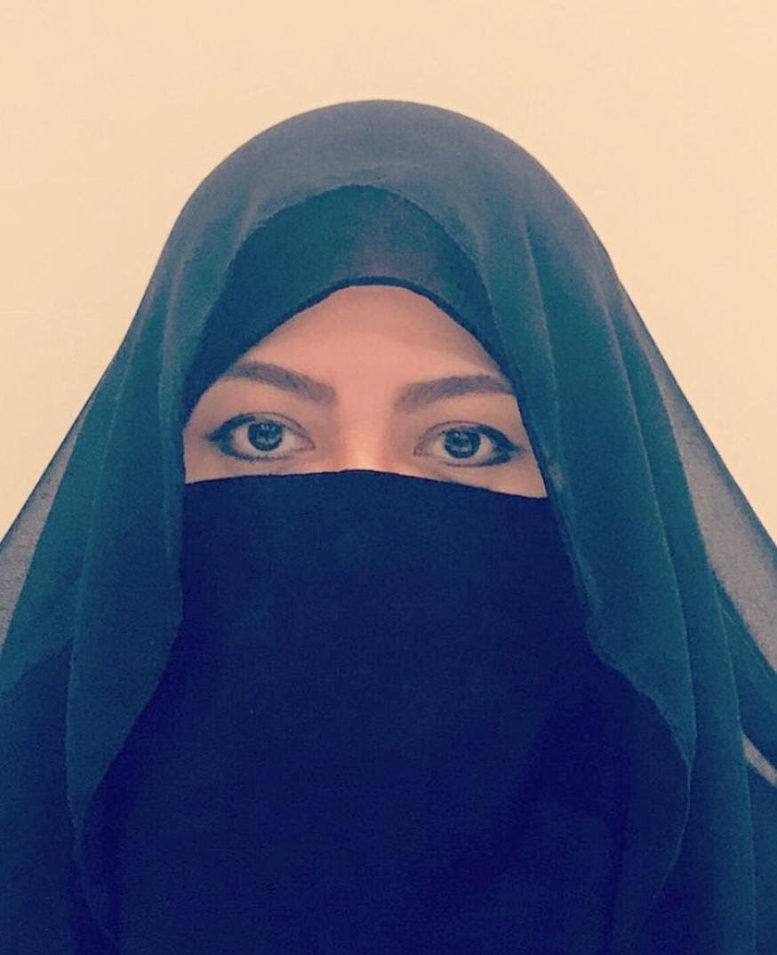 الفنانة التشكيلية صالحة تاج