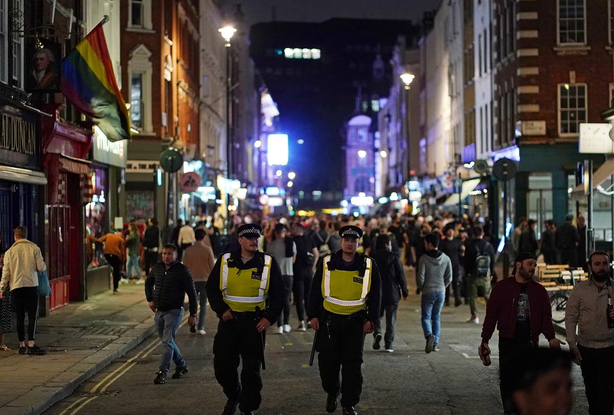 Coronavirus People Flood London S Soho As Pubs Reopen After Three Month Hiatus Al Arabiya English