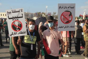 Libya anti-Turkey protesters holidng signs showing President Recep Tayyip Erdogan and the GNA leader in Benghazi, June 5, 2020. (Al Arabiya)