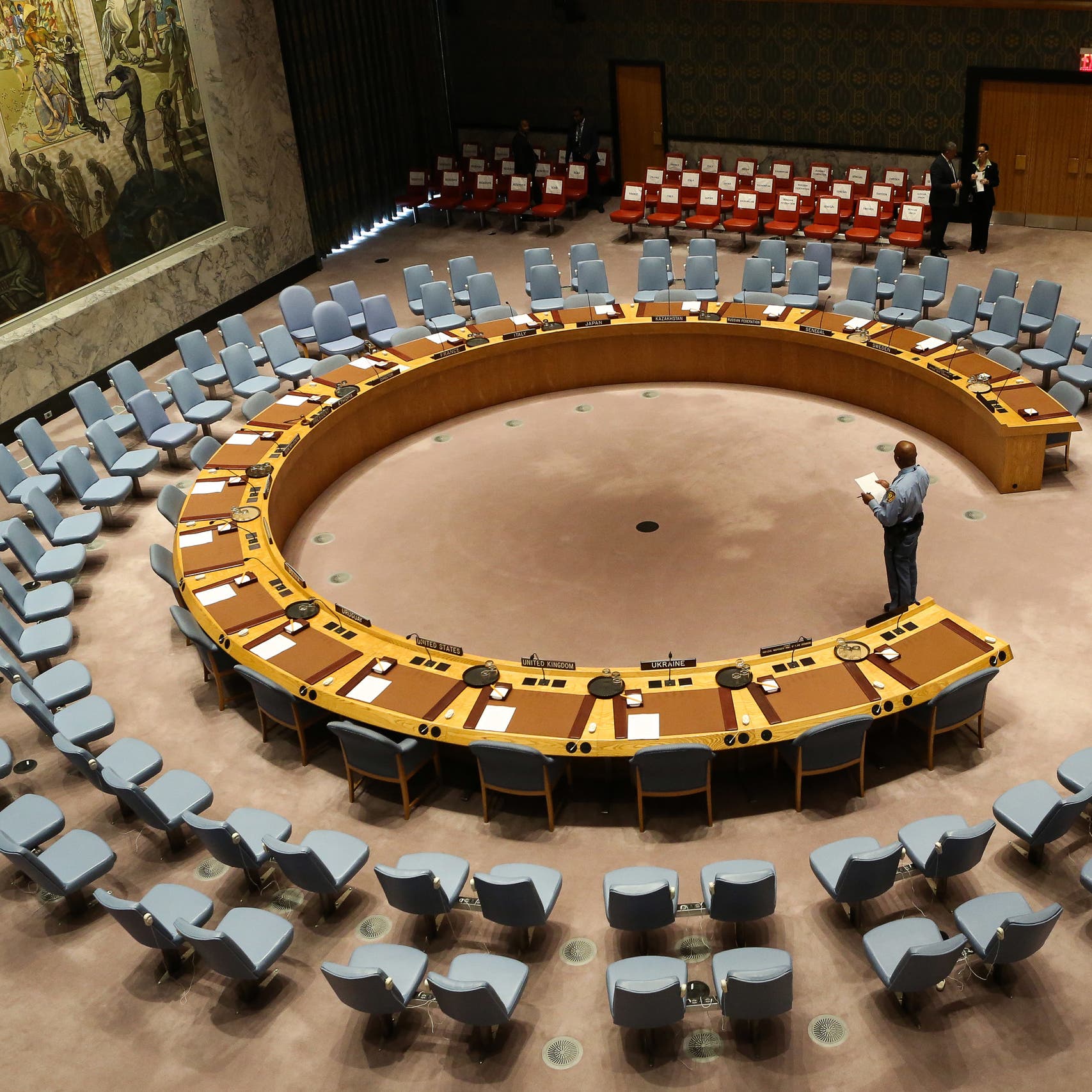 مجلس الأمن يرفض مشروع قرار لتمديد حظر الأسلحة على إيران
