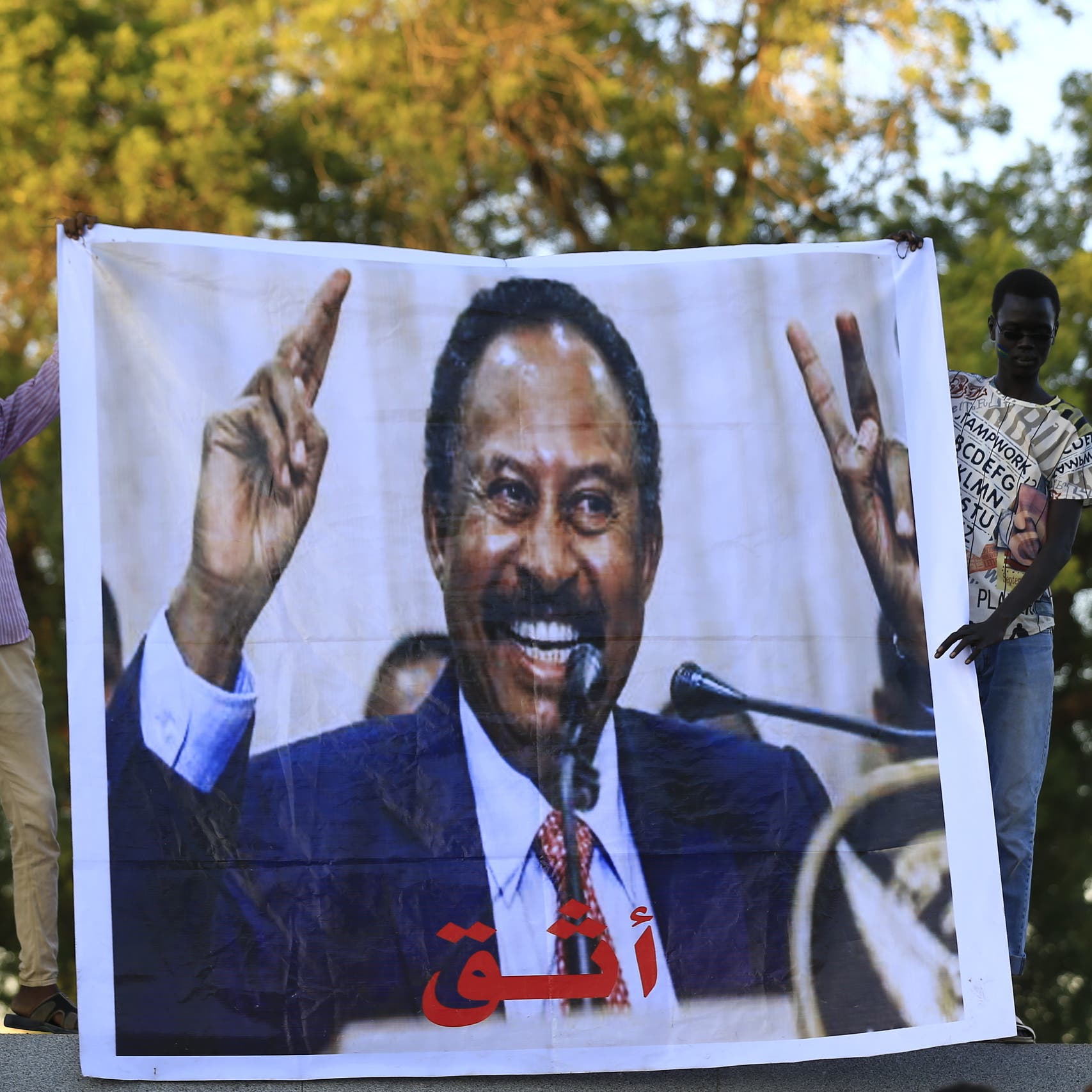 حمدوك ينفض حكومة السودان.. 7 وزراء يغادرون