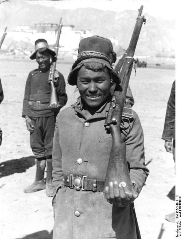 جندي من التبت عام 1938