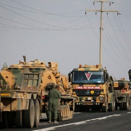 الجيش التركي يدفع تعزيزات عسكرية إلى محيط إدلب السورية