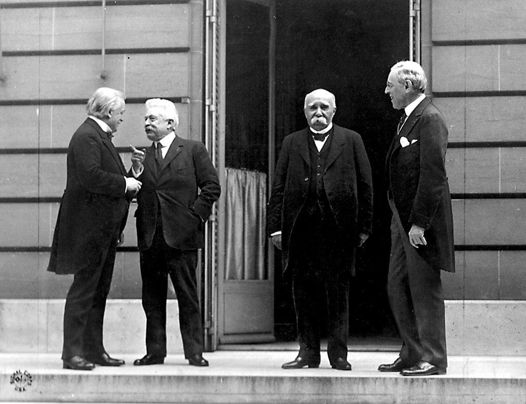 ووردرو ويلسون أثناء مؤتمر السلام عقب الحرب العالمية الأولى