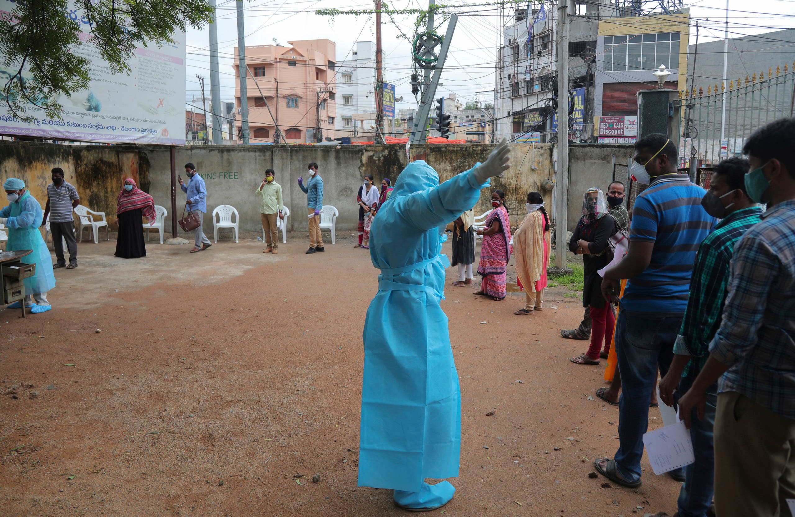People are treated for coronavirus in Kashmir. (File photo: AP)
