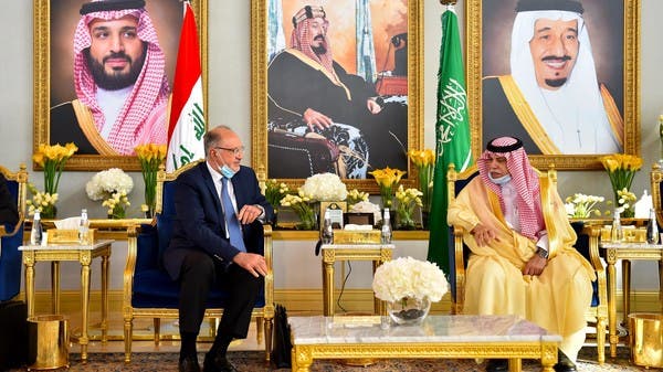 صور.. وفد عراقي برئاسة نائب رئيس الوزراء يصل الرياض