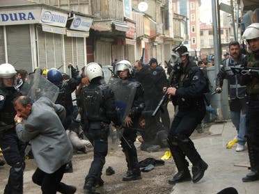 Turkish riot police disperse pro-Kurdish demonstrators in Van, Turkey on March 22, 2008. (File photo: AP)