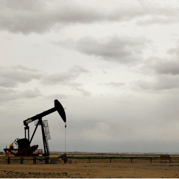 تباين أسعار النفط وسط مخاوف من تعافي الطلب