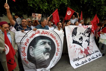 مظاهرات للمطالبة بكشف قتلة شكري بلعيد والبراهيمي في تونس (أرشيفية فرانس برس)