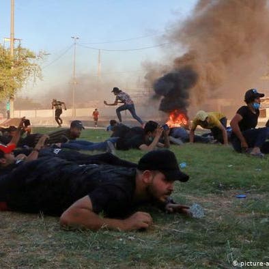 متظاهر عراقي يوثق لحظة مقتله برصاصة في الرأس بكاميرا هاتفه
