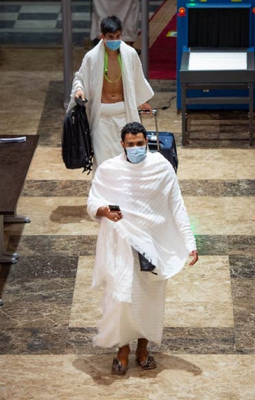 Hajj pilgrims depart from the hotel amid strict coronavirus measures. (SPA / Twitter)