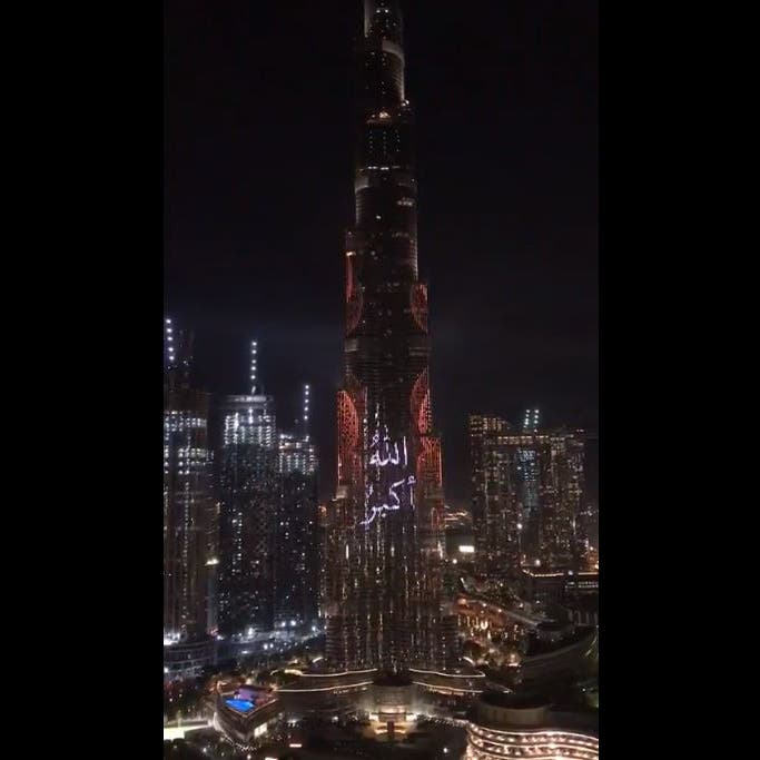 برج خليفة في دبي يتزين بتكبيرات عيد الأضحى
