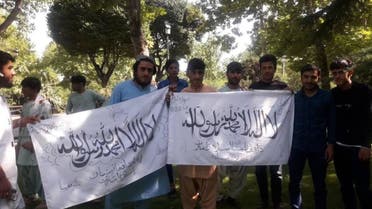 واکنش‌ها به نمایش پرچم طالبان در قلب تهران؛ از طالبان حمایت نکنید