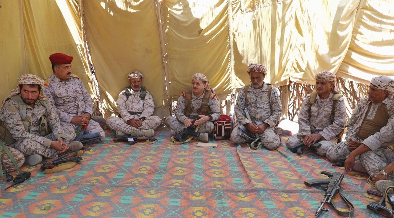 وزير الدفاع اليمني الفريق محمد المقدشي خلال زيارته لجبهة نهم