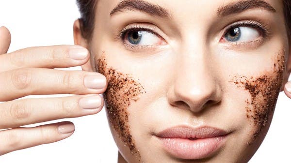 10 معلومات متداولة حول تقشير البشرة.. ما مدى صحّتها؟