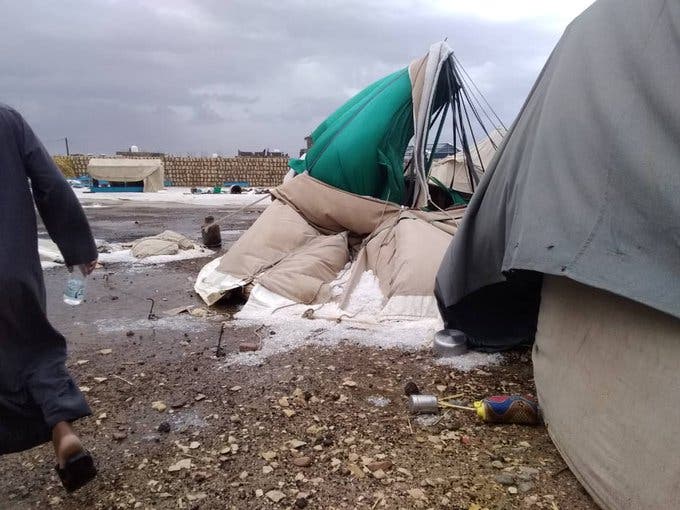 من الأضرار التي خلفتها السيول في مخيمات النازحين في اليمن