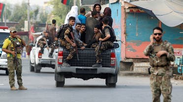 2020-08-أفراد من قوات الأمن الأفغانية تعتقل سجناء فروا من سجن بجلال أباد (رويترز)-AS3