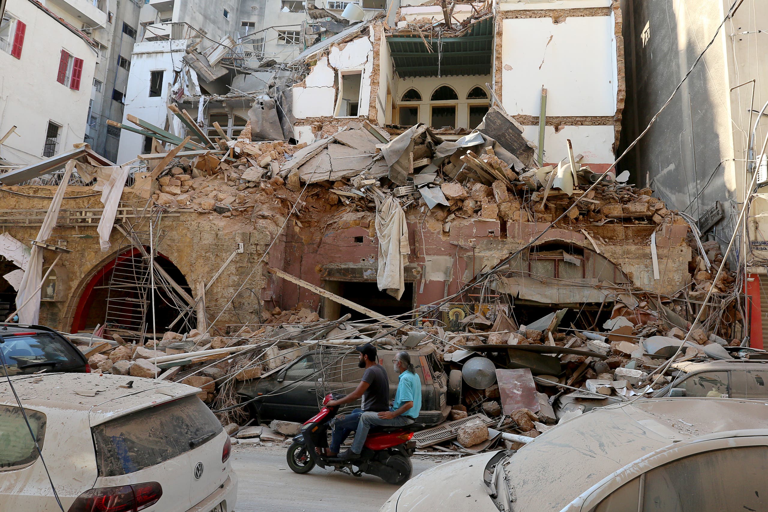 من الأضرار التي خلفها انفجار مرفأ بيروت 