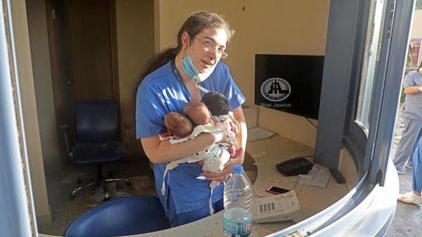 حضنت 3 رضع فوق الجثث.. ممرضة بيروت تكشف التفاصيل