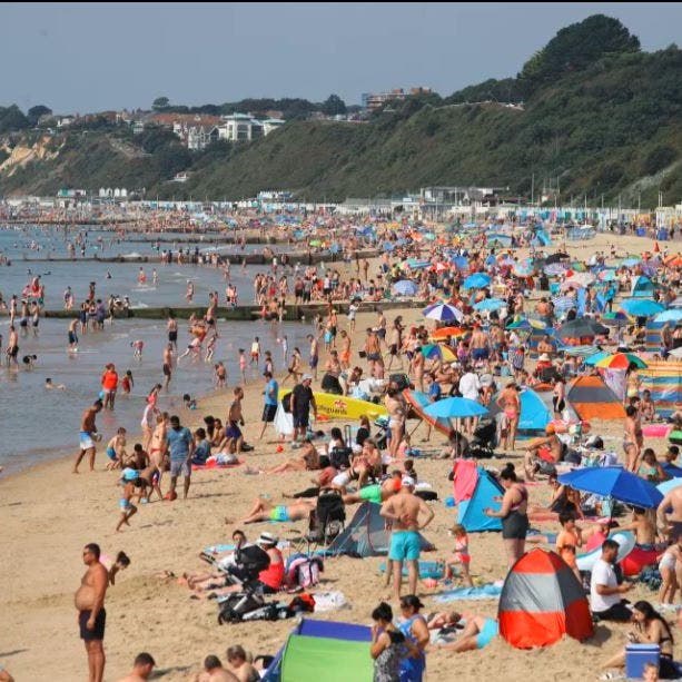 آلاف البريطانيين ناموا في السيارات والشواطئ.. لهذا السبب