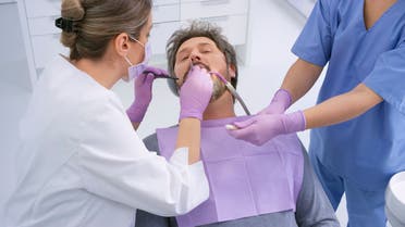 طبيب الأسنان (istock )