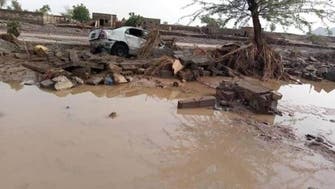 اليمن.. السيول تجرف معسكراً حوثياً بالحديدة