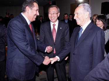 First Deputy Prime Minister and Foreign Minister of Qatar Sheikh Tamin bin Hamad bin Khalifa Al Thani shakes hand with Israel's President Shimon Peres (R) as U.N. Secretary General Ban Ki-moon (C) watches, during a dinner at United Nations Headquarters, in New York, November 11, 2008. (Reuters)