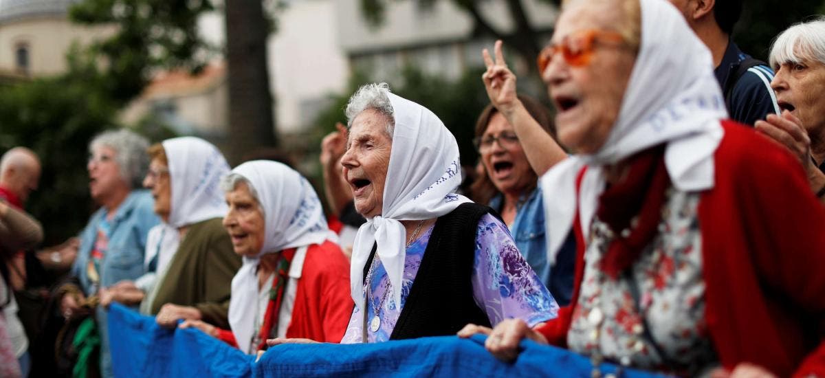 من احتجاجات "أمهات السبت"  في ساحة غلطة سراي باسطنبول