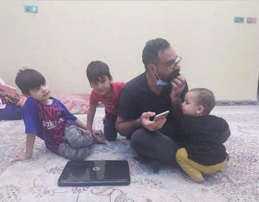 تحسين أسامة الخفاجي مع 3 من أبنائه