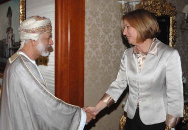 Israeli Foreign Minister Tzipi Livni shaking hands with her Omani counterpart Yusef bin Alawi bin Abdullah on April 14, 2008 in Doha, Qatar. (AFP)