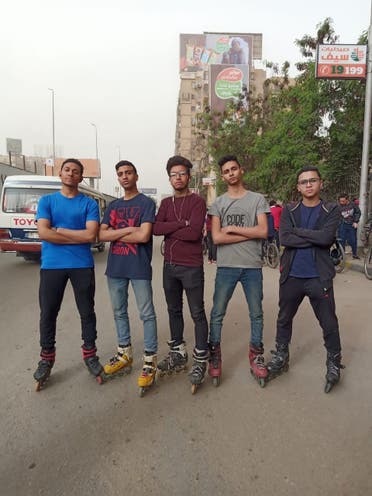 عبدالله إلهامي و مجموعة المتزلجين 