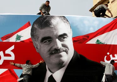 Workers prepare a giant poster depicting Lebanon's assassinated former prime minister Rafik Hariri, Feb. 12, 2010. (File Photo: Reuters)