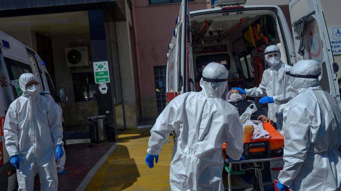 Health workers transport a patient supposed to be infected by the novel coronavirus Covid19 in front of Bagcilar public hospital in Istanbul, on April 28, 2019, in Istanbul.