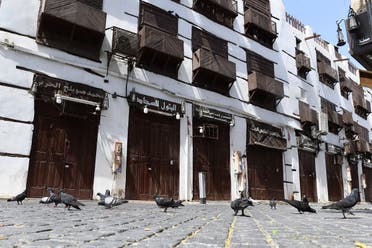 Pigeons gather around closed shops in the old town of Saudi Arabia's Red Sea coastal city of Jeddah on April 2, 2020, as the desert kingdom sealed off several cities, barring people from entering and exiting the capital as well as Jeddah, Mecca and Medina. (File photo: AFP)