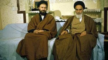 أحمد خميني مع والده روح الله خميني مؤسس الجمهورية الاسلامية والمرشد الايراني الأول