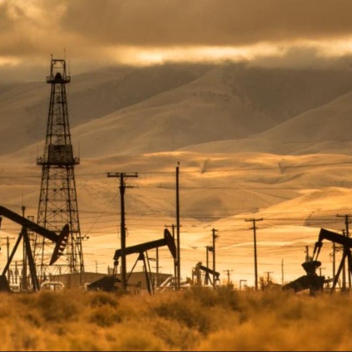 شركة تدير 91 مليار دولار تتخلص من أسهم عمالقة النفط