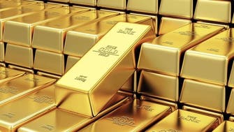 الذهب يتراجع 0.2% مع توقف هبوط الدولار