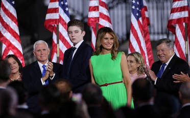 السيدة الأولى ميلانيا ترمب وابنها بارون ونائب الرئيس مايك بنس وزوجته أثناء المؤتمر