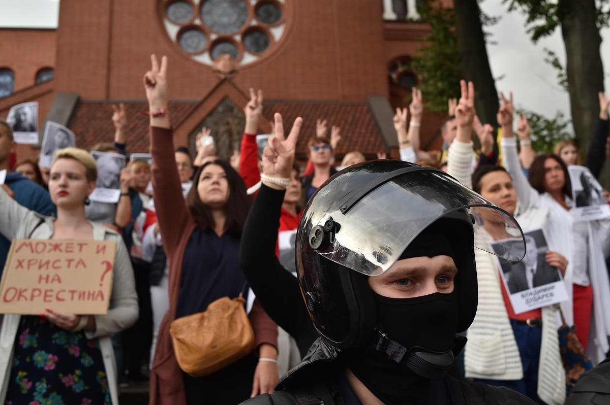 Belarus opposition supporters make Victory signs during their rally to protest against disputed presidential elections results in Minsk on August 27, 2020. (AFP)