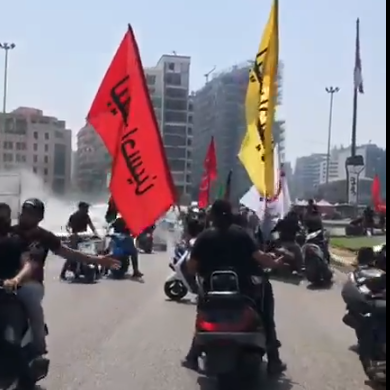 بأعلام مذهبية.. فيديو لاعتداء حزب الله وأمل على ناشطين